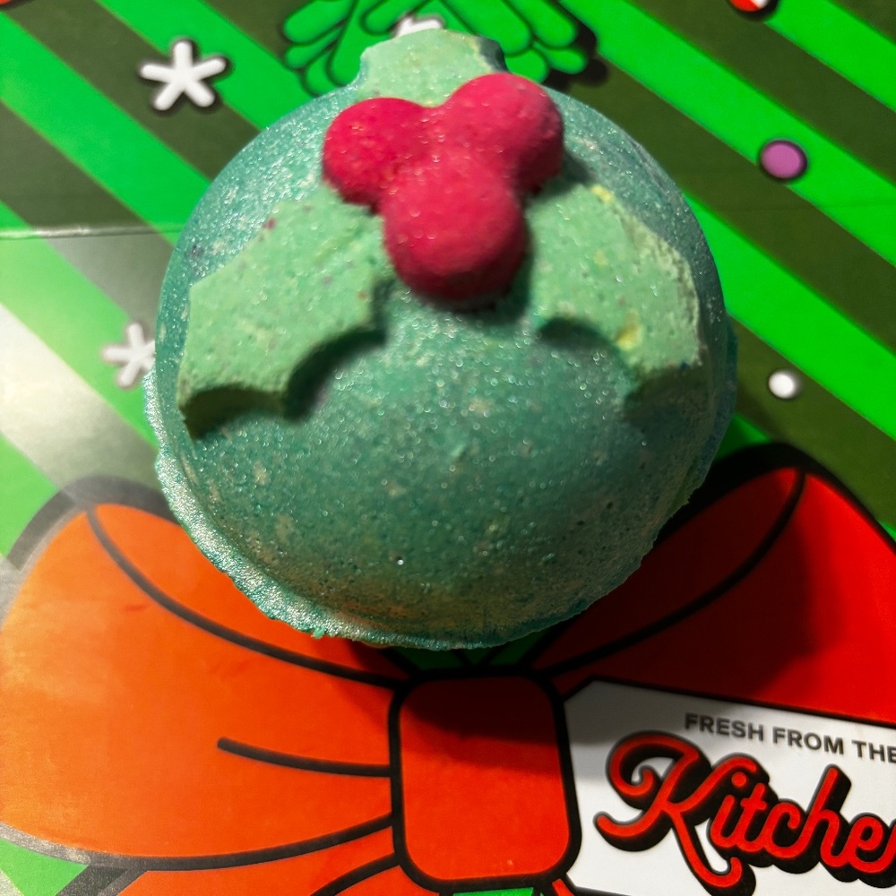 Lush hey Hollywood bath bomb